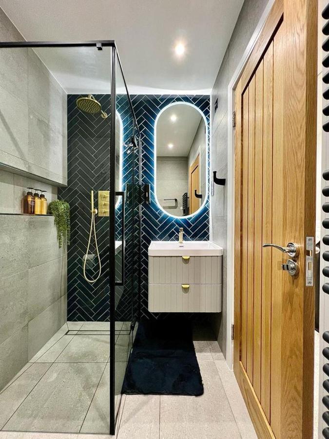 Charming 3-Bed House With 1 Parking Space แคนเทอร์เบอรี ภายนอก รูปภาพ