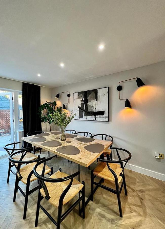 Charming 3-Bed House With 1 Parking Space แคนเทอร์เบอรี ภายนอก รูปภาพ