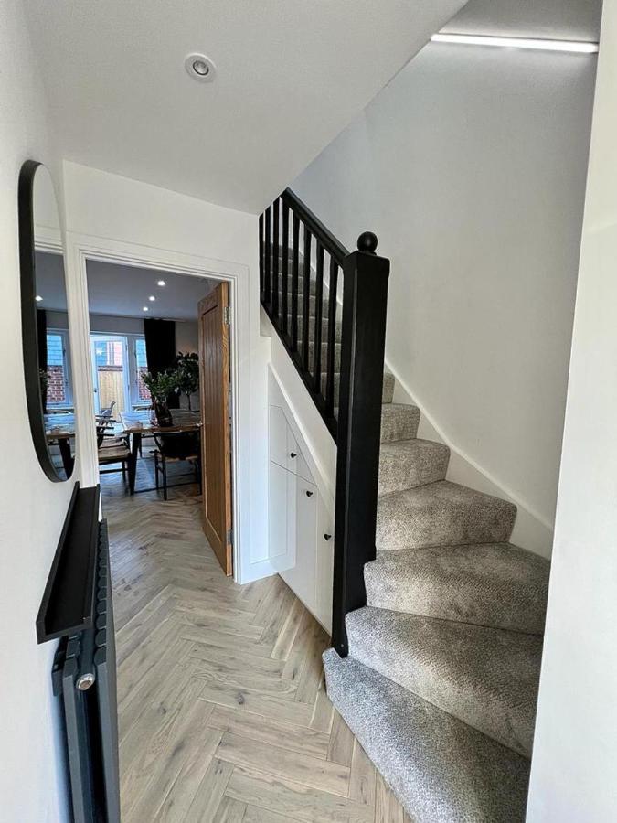 Charming 3-Bed House With 1 Parking Space แคนเทอร์เบอรี ภายนอก รูปภาพ