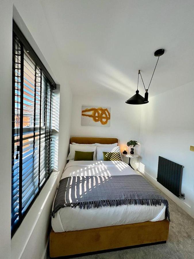 Charming 3-Bed House With 1 Parking Space แคนเทอร์เบอรี ภายนอก รูปภาพ