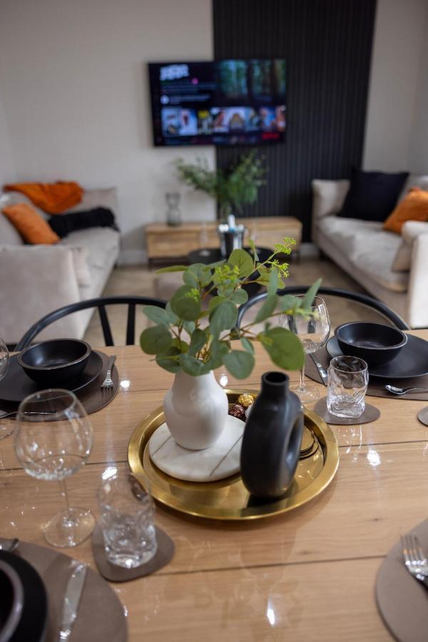 Charming 3-Bed House With 1 Parking Space แคนเทอร์เบอรี ภายนอก รูปภาพ